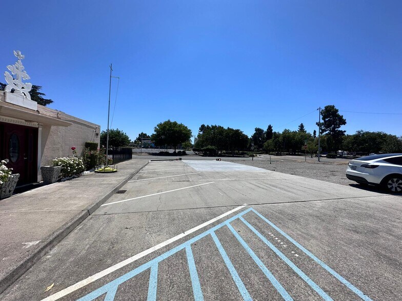 More Photos Of 200 N Abbott Ave, Milpitas Religious Facility For Lease