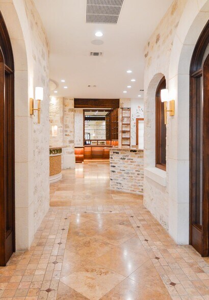 More Photos Of 302 S Main St, Boerne Land For Sale