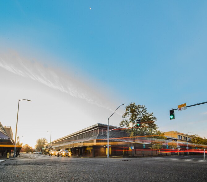 More Photos Of 544 Ferry St SE, Salem Office For Lease