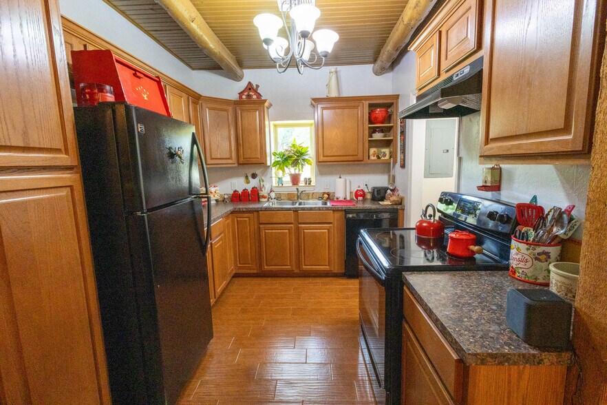 More Photos Of 19857 State Highway 49, Medicine Park Self Storage For Sale