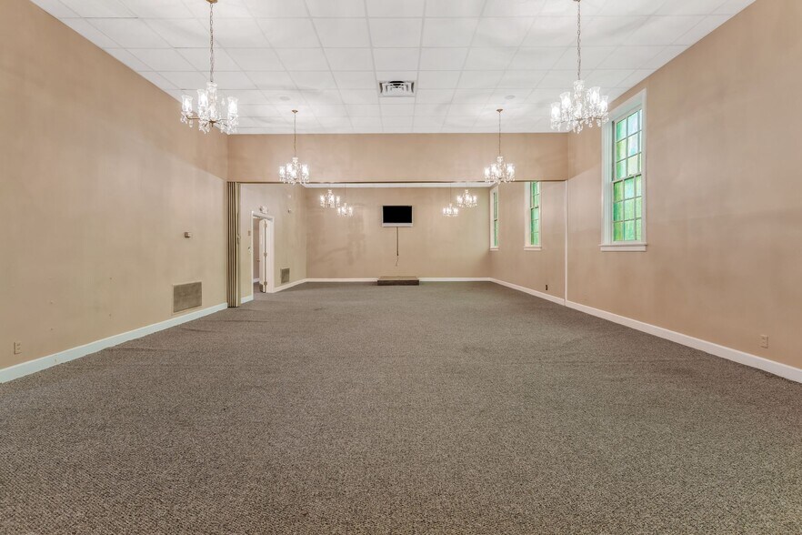 More Photos Of 904 Gallatin Ave, Nashville General Retail For Sale