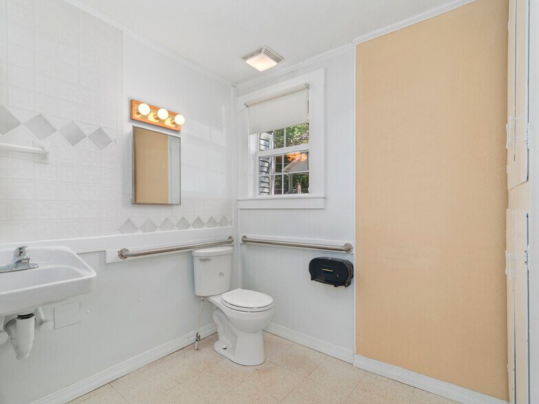 More Photos Of 99 Walnut St, Waynesville Office Residential For Sale