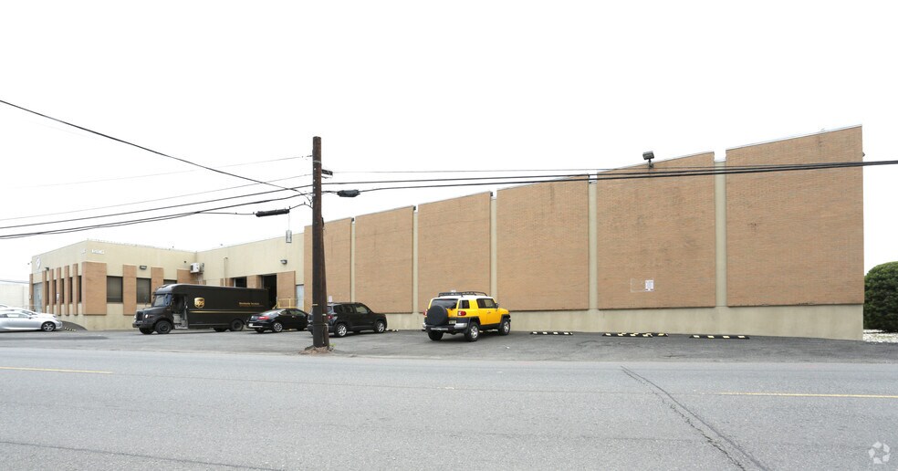 More Photos Of 1416 E Linden Ave, Linden Warehouse For Lease