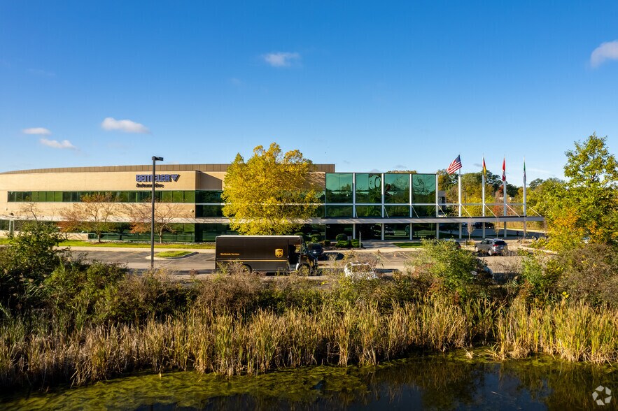 More Photos Of 2650 N Opdyke Rd, Auburn Hills Service For Lease