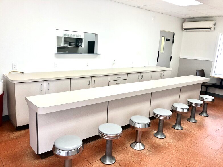 More Photos Of 2301 Hyde Park Blvd, Niagara Falls Restaurant For Sale