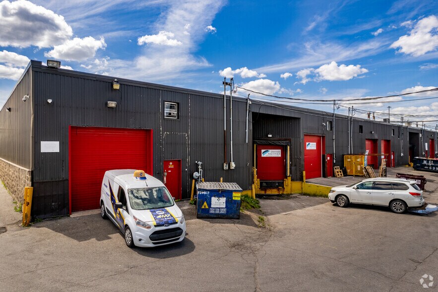 More Photos Of 2597-2635 Boul Le Corbusier, Laval Distribution For Lease