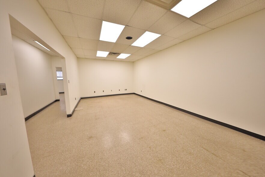 More Photos Of 12 Orben Dr, Landing Showroom For Lease