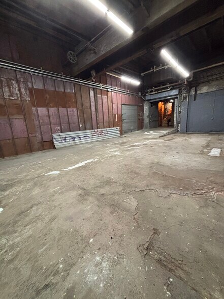 More Photos Of 220 Stewart Ave, Brooklyn Warehouse For Lease