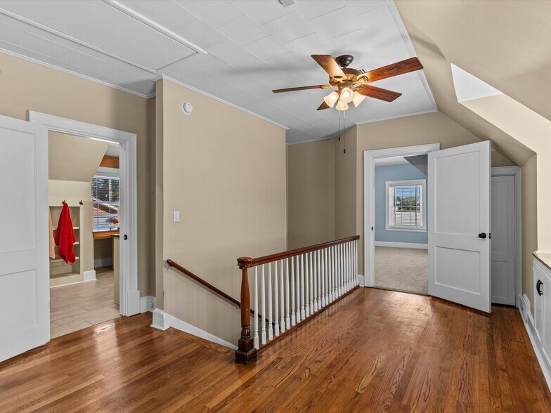 More Photos Of 302 W College St, Enterprise Flex For Sale