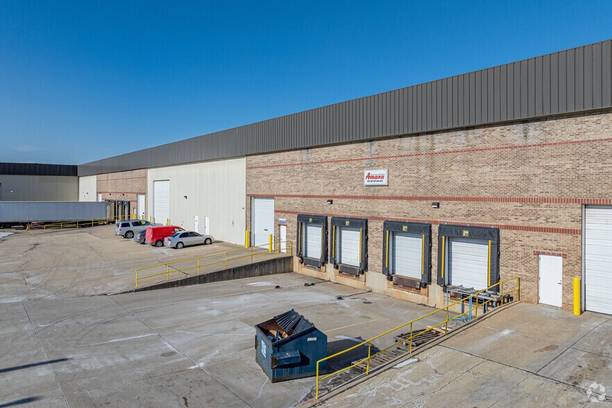 Primary Photo Of 500 & 511 Oak Leaf Ct, Joliet Warehouse For Lease