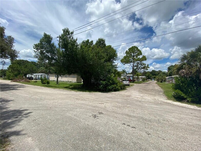 More Photos Of 1475 N Bridge St, LaBelle Manufactured Housing Mobile Home Park For Sale