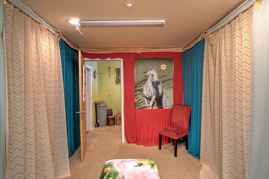 More Photos Of 220 S Ashland St, Cambridge Storefront Retail Office For Sale