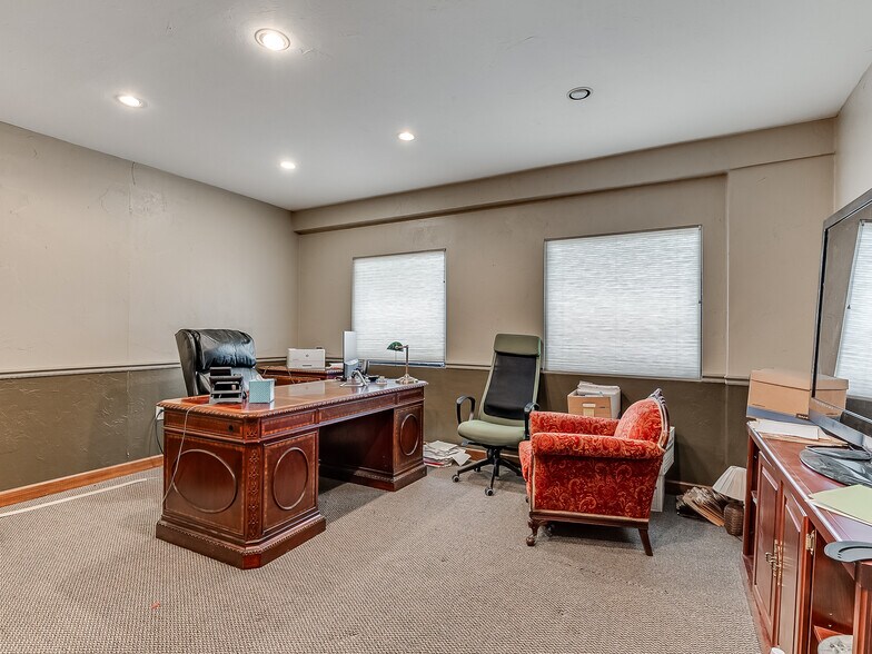 More Photos Of 1420 Linwood Blvd, Oklahoma City Office For Sale