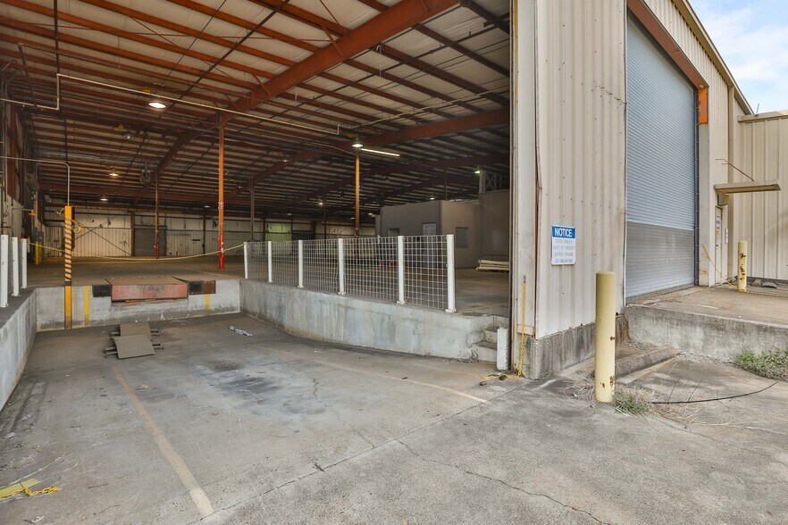 More Photos Of 12130 Highway 3, Webster Unknown For Lease