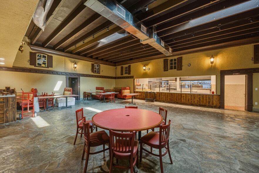 More Photos Of 300 N Cocoa Blvd, Cocoa Restaurant For Lease