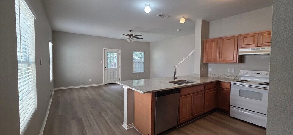 More Photos Of 7810 Kingsbury Wood, San Antonio Multifamily For Sale