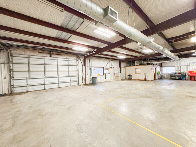 More Photos Of 200 N Pine St, Kermit Industrial For Sale