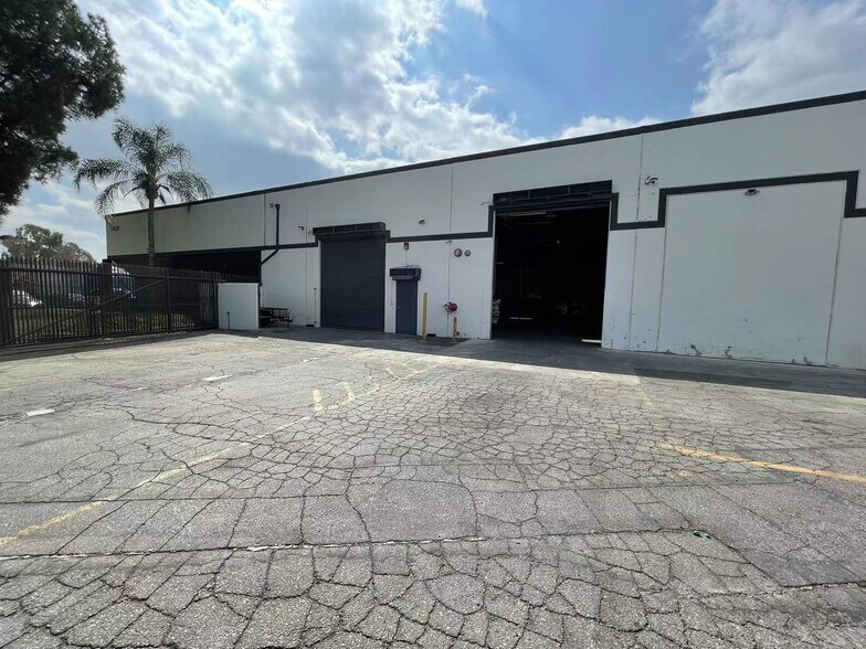 More Photos Of 1920 S Augusta Ct, Ontario Warehouse For Lease