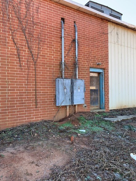 More Photos Of 203 Woodrow St, Pickens Industrial For Sale