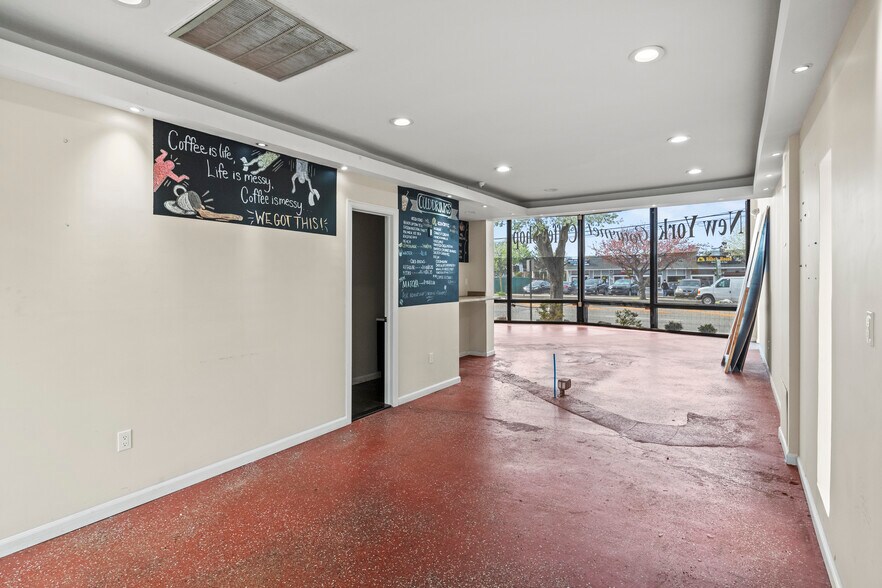 More Photos Of 99 Jericho Tpke, Mineola Freestanding For Sale