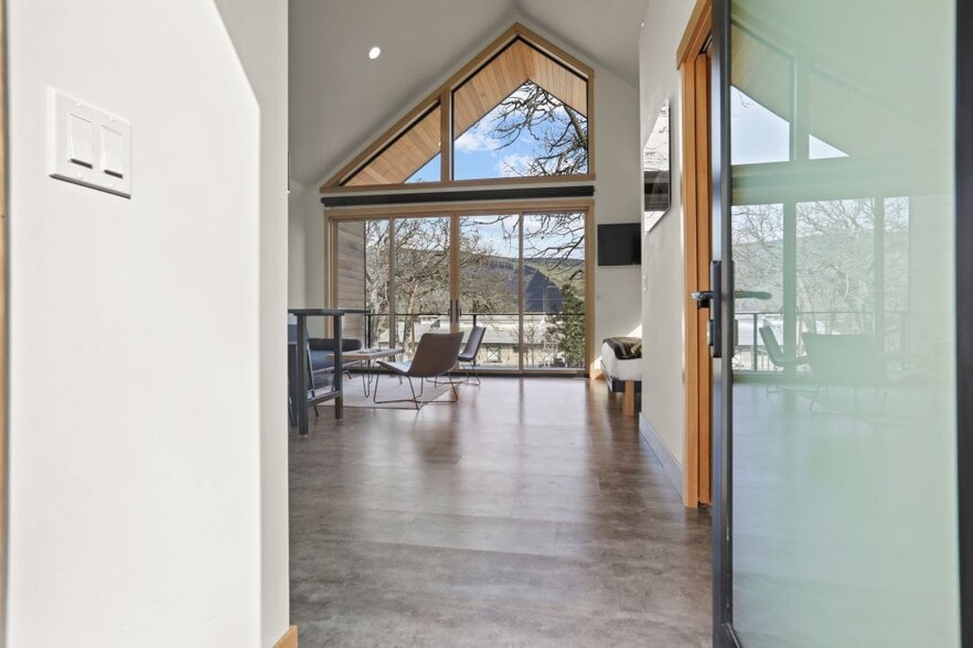 More Photos Of 1103 3rd Ave, Mosier Hotel For Sale