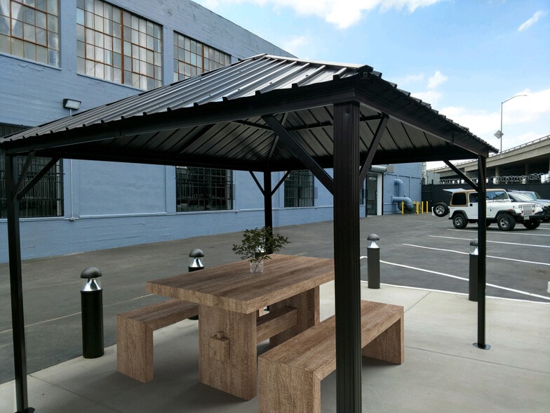 More Photos Of 1515 Compton Ave, Los Angeles Warehouse For Lease