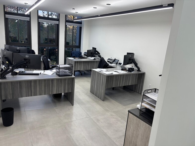 More Photos Of 5012 20th Ave, Brooklyn Office For Lease