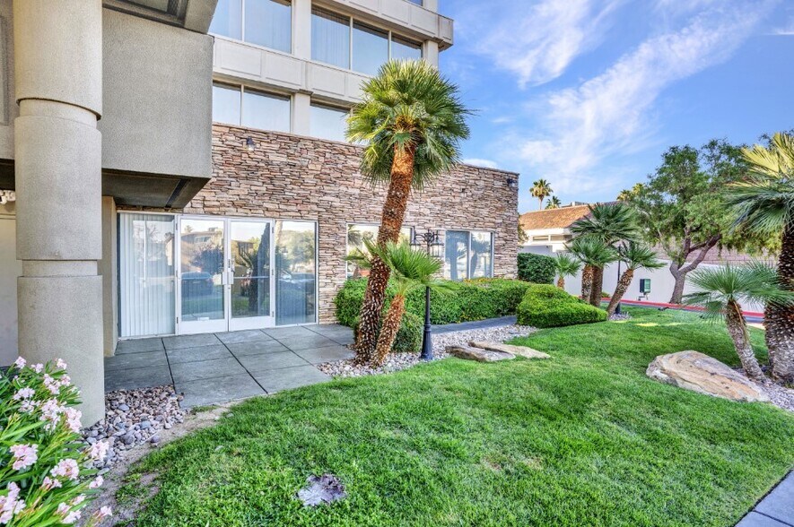 More Photos Of 1020 E Desert Inn Rd, Las Vegas Apartments For Lease