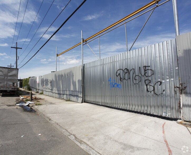 More Photos Of 1301-1339 Metropolitan Ave, Brooklyn Warehouse For Lease