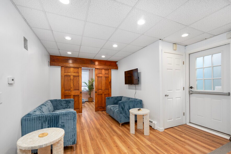 More Photos Of 15 Thomas St, North Providence Freestanding For Sale