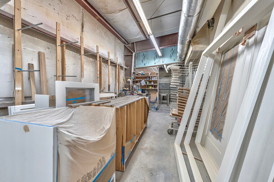 More Photos Of 921 N Lahoma Ave, Norman Light Manufacturing For Sale