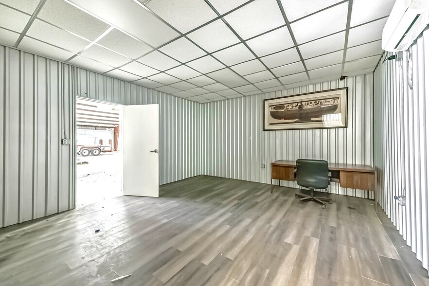 More Photos Of 8313 Braniff St, Houston Warehouse For Lease