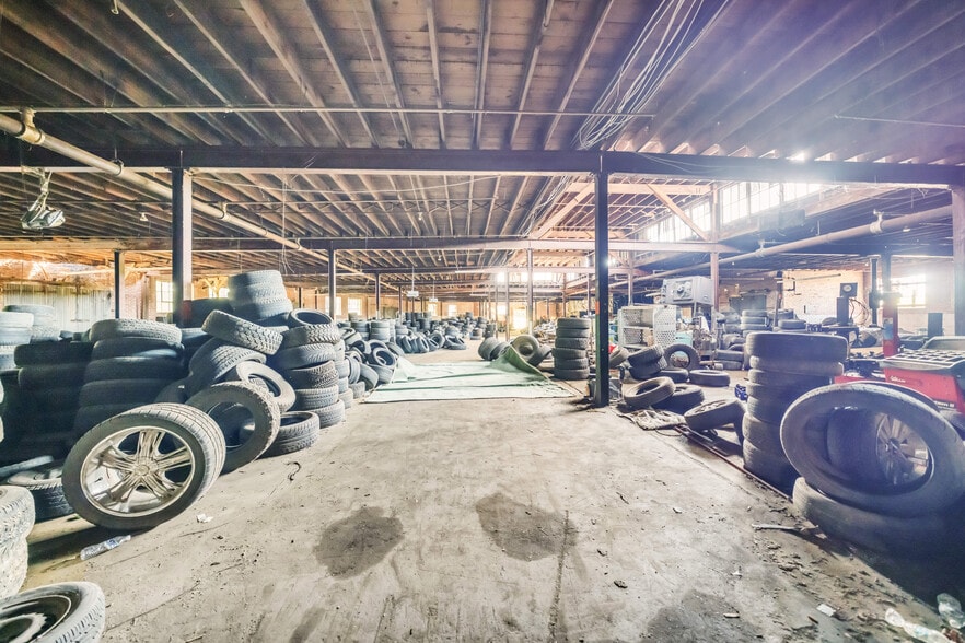 More Photos Of 305 W Trigg Ave, Memphis Warehouse For Sale