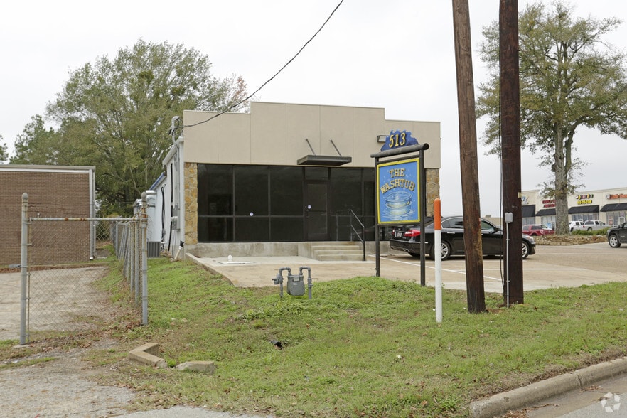 More Photos Of 513 Old Elkhart Rd, Palestine Freestanding For Sale