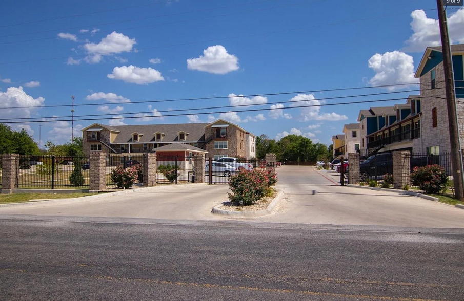 More Photos Of 651 E McGregor Dr, Mc Gregor Apartments For Sale