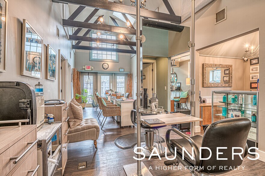 More Photos Of 19 Corwith Ave, Bridgehampton Storefront For Sale