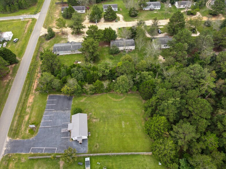 More Photos Of 131 Lakeview Church Rd, Cochran Freestanding For Lease