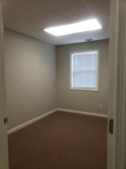 More Photos Of 21945 Three Notch Rd, Lexington Park Office For Lease