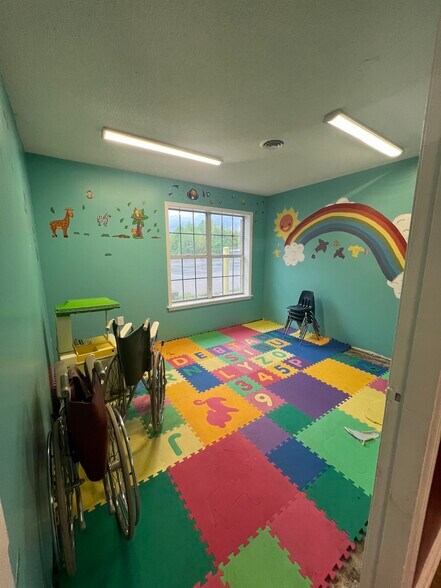 More Photos Of 100 Chickadee Ave, Middleton Office For Sale