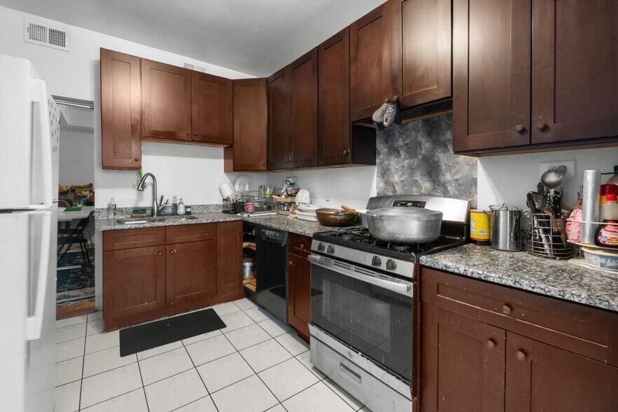 More Photos Of 6431-6433 N California Ave, Chicago Apartments For Sale