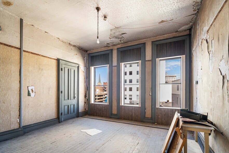 More Photos Of 41 Court St, Binghamton Storefront Retail Residential For Sale