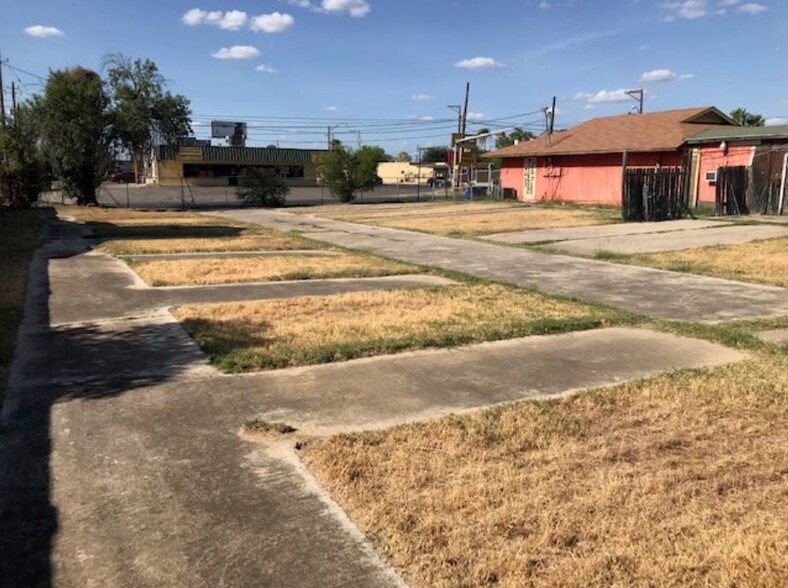 More Photos Of 1117-1119 Bustamante St, Laredo General Retail For Sale