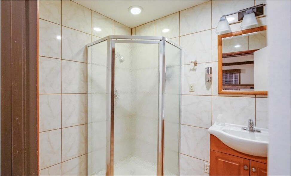 More Photos Of 27992 Rainbow Dr, Lake Arrowhead Hotel For Sale