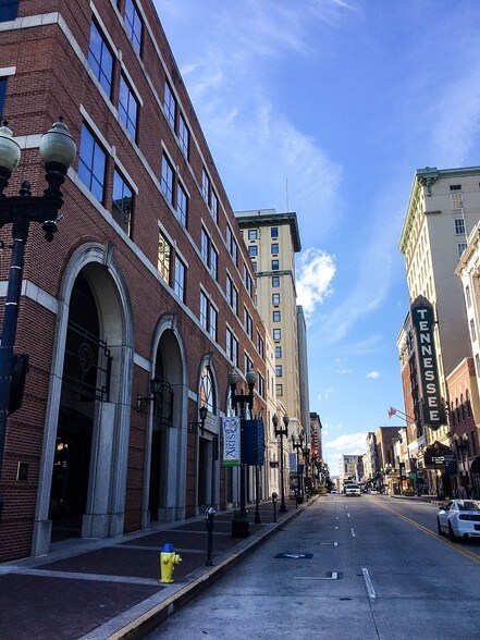 More Photos Of 625 S Gay St, Knoxville Office For Lease