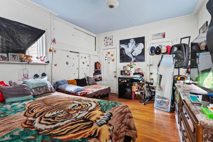 More Photos Of 350 E 193rd St, Bronx Apartments For Sale