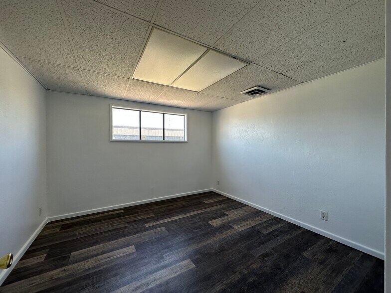 More Photos Of 1400 S Bertelsen Rd, Eugene Office For Lease