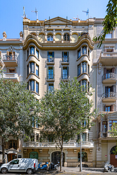 Primary Photo Of 260 Carrer De Casanova, Barcelona Apartments For Sale