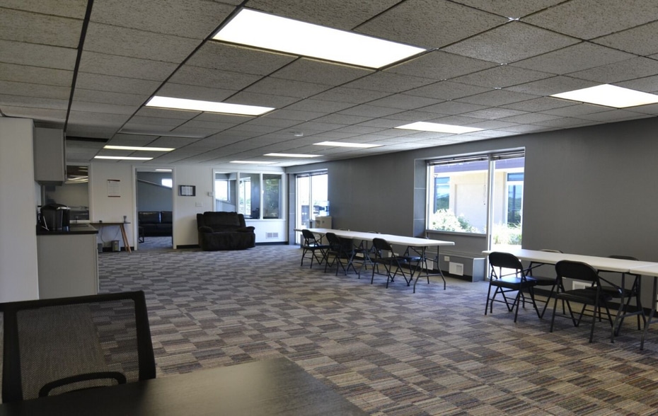 More Photos Of S22W22660 Broadway, Waukesha Office For Lease