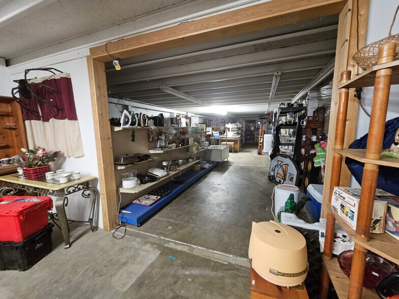 More Photos Of 1420 E Palestine Ave, Palestine Flex For Sale