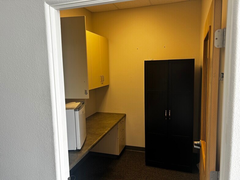 More Photos Of 350 Stafford Ln, Delta Freestanding For Lease